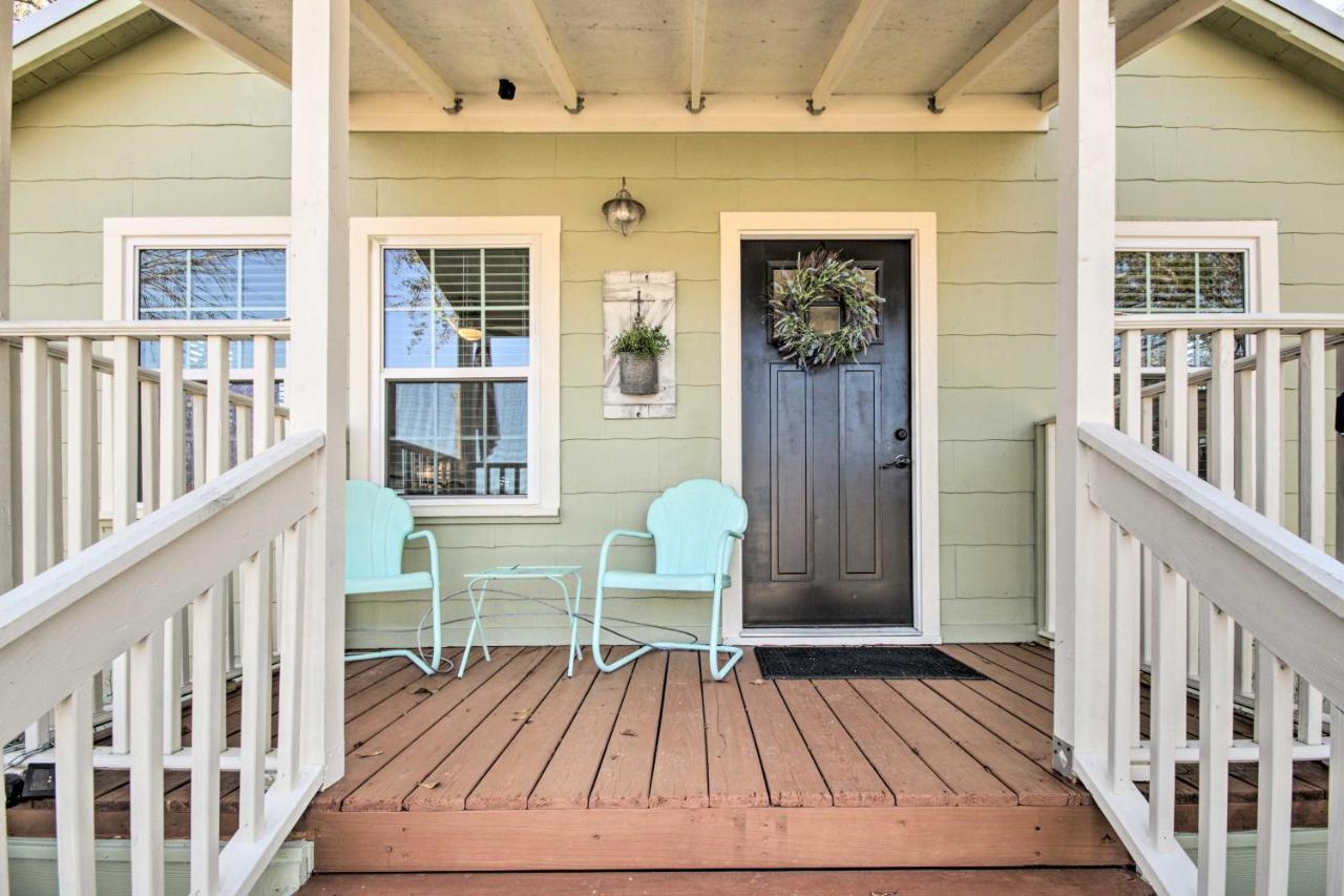 Charming Country Cottage, Walk To Main Street! Tomball Exterior photo