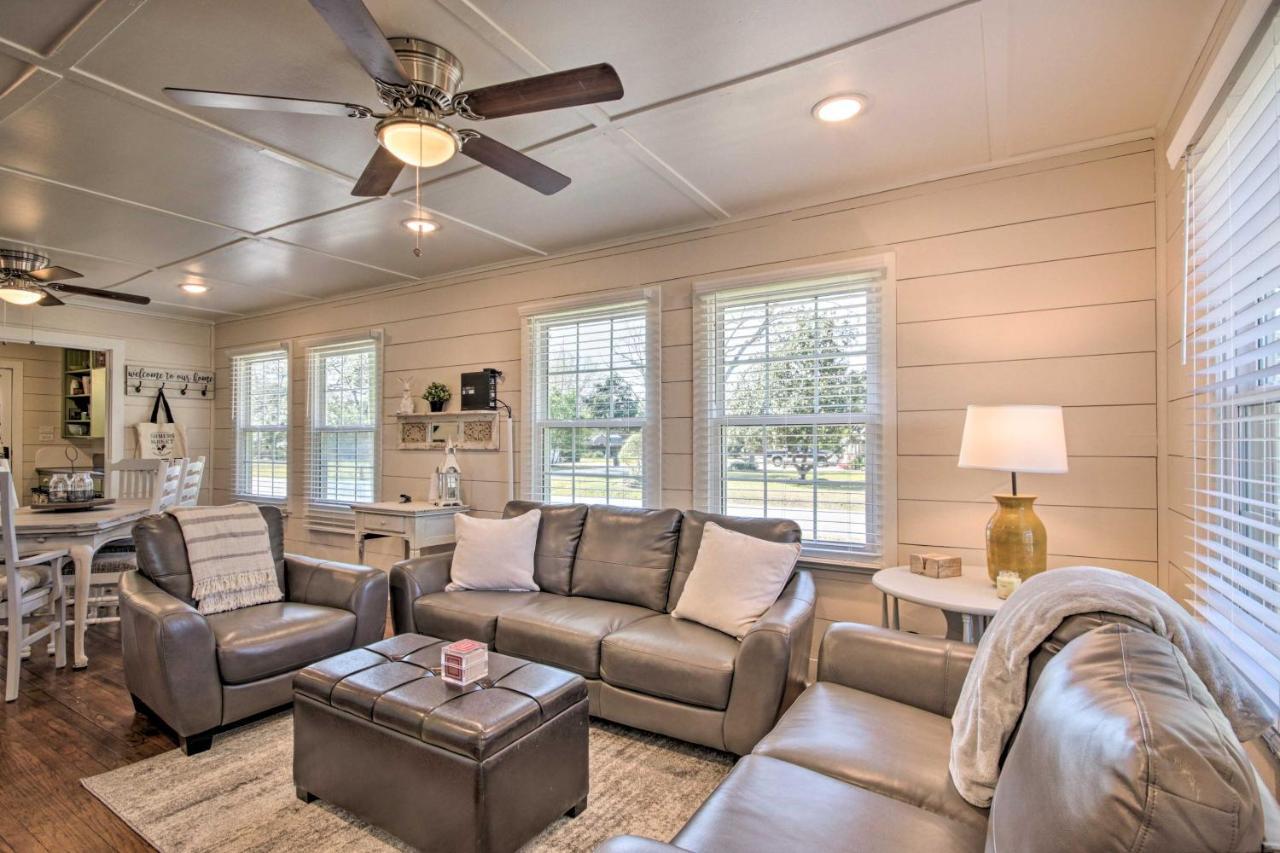 Charming Country Cottage, Walk To Main Street! Tomball Exterior photo