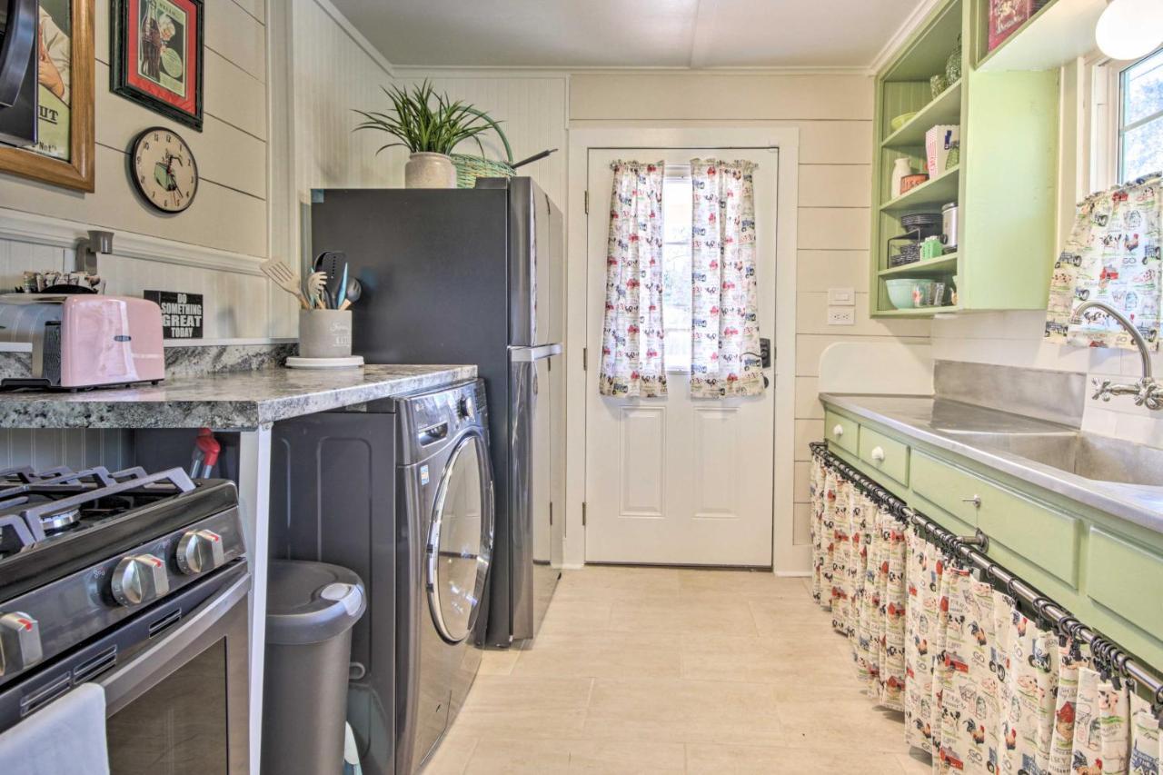 Charming Country Cottage, Walk To Main Street! Tomball Exterior photo