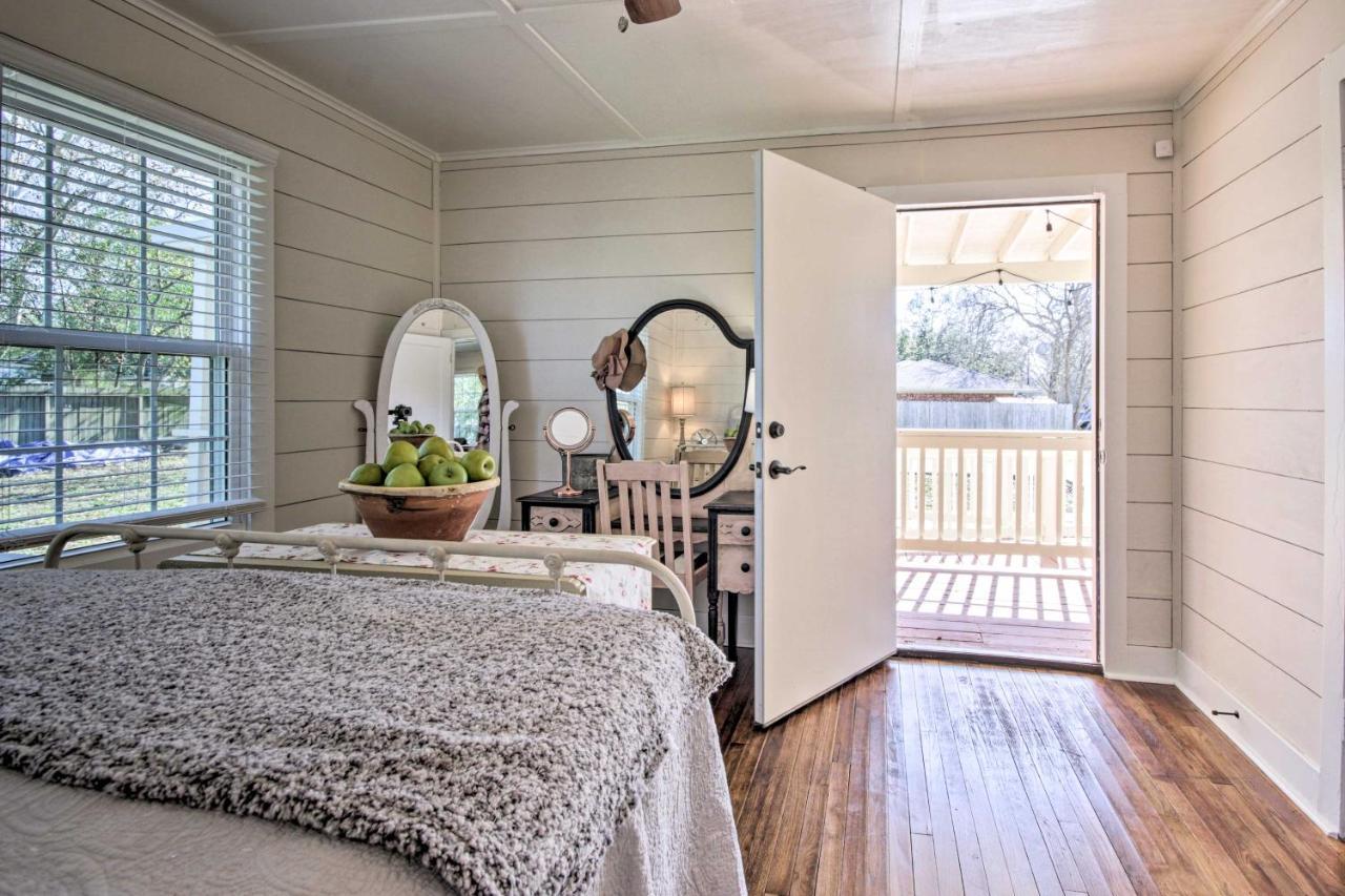 Charming Country Cottage, Walk To Main Street! Tomball Exterior photo