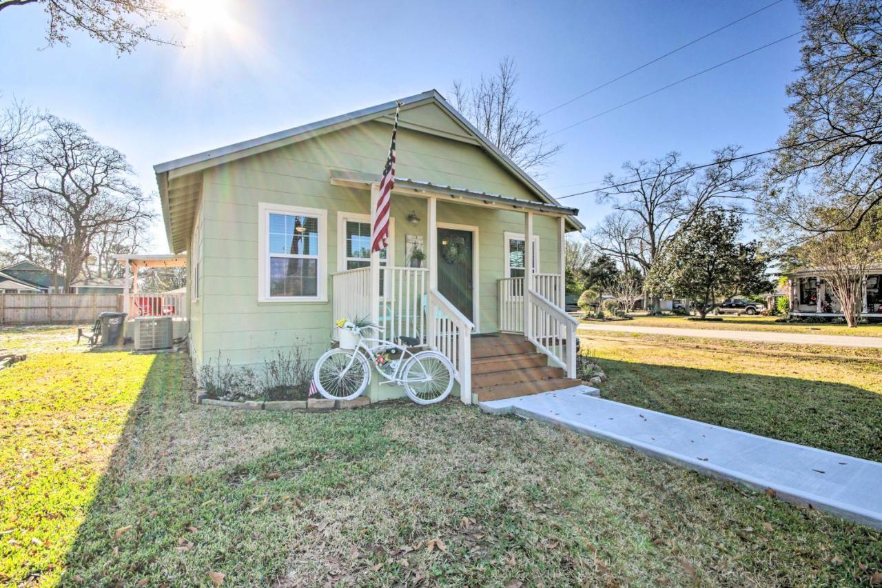 Charming Country Cottage, Walk To Main Street! Tomball Exterior photo