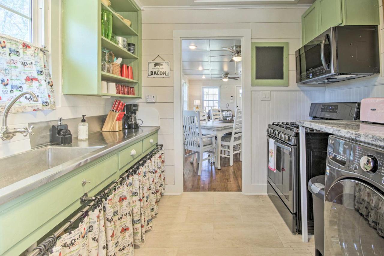 Charming Country Cottage, Walk To Main Street! Tomball Exterior photo