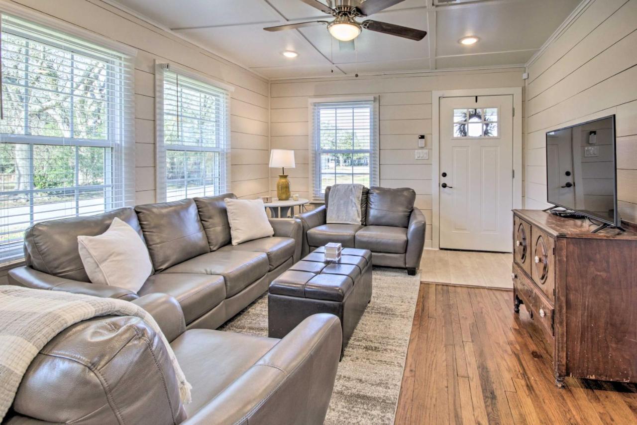 Charming Country Cottage, Walk To Main Street! Tomball Exterior photo